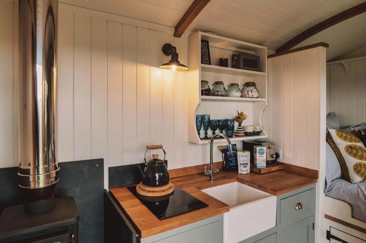 Luxury Shepherd'S Hut On Flower Farm With Outdoor Bath In Mid Cornwall 特鲁罗 外观 照片